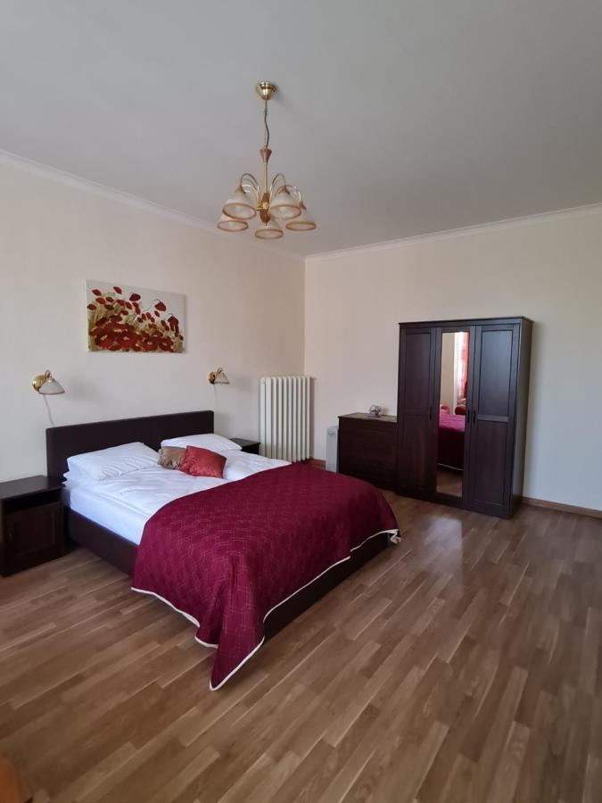 Lacplesa Central Apartments รีกา ภายนอก รูปภาพ